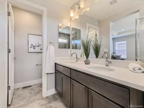 15862 E Warner Dr, Denver, CO 80239 photo 10