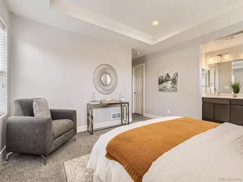 15862 E Warner Dr, Denver, CO 80239 photo 9