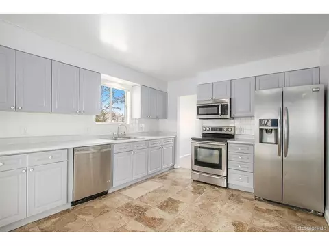 Kitchen - 15552 E Temple Pl, Aurora, CO 80015 photo 1 of 2