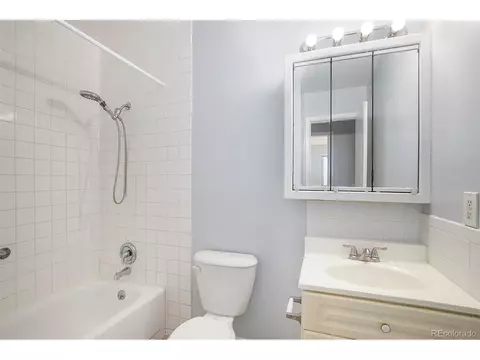 Bath - 15552 E Temple Pl, Aurora, CO 80015 photo 2 of 4