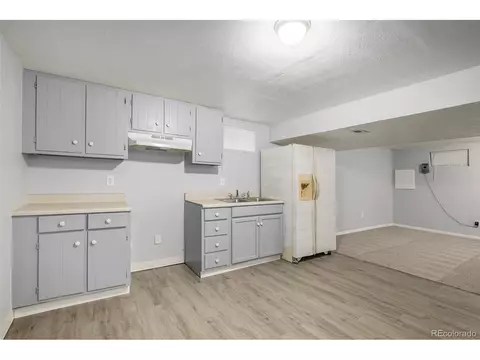 Kitchen - 15552 E Temple Pl, Aurora, CO 80015 photo 2 of 2