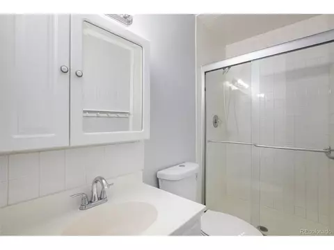 Bath - 15552 E Temple Pl, Aurora, CO 80015 photo 3 of 4