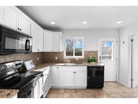 3076 Cherry St, Denver, CO 80207 photo 7