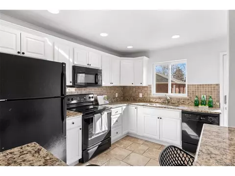 3076 Cherry St, Denver, CO 80207 photo 8