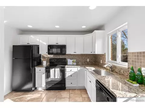 3076 Cherry St, Denver, CO 80207 photo 6