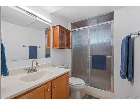 Bath - 357 Saturn Pl, Lone Tree, CO 80124 photo 2 of 2