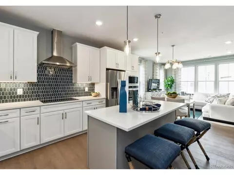342 N Geneva St, Aurora, CO 80010