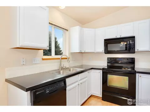 951 Emerald Dr, Windsor, CO 80550 photo 2