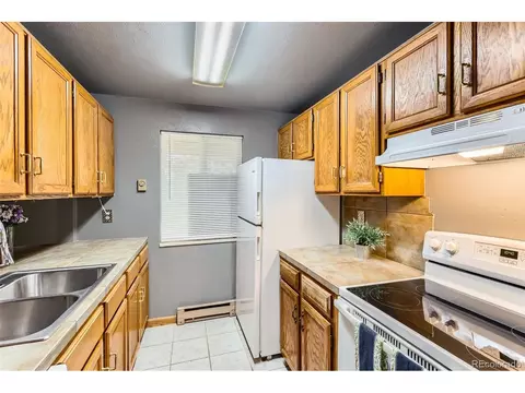 Kitchen - 4070 S Atchison Way #101, Aurora, CO 80014 photo 3 of 4