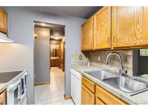 Kitchen - 4070 S Atchison Way #101, Aurora, CO 80014 photo 4 of 4