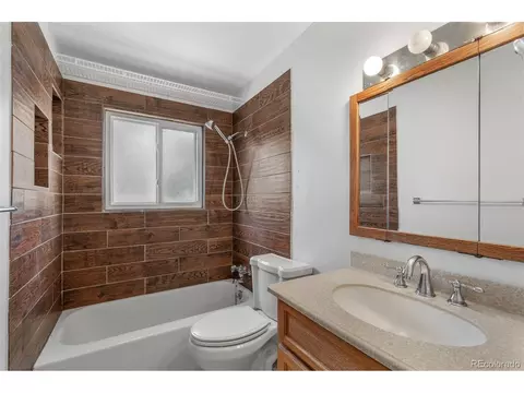 Bath - 4617 Gordon Dr, Boulder, CO 80305 photo 1 of 4