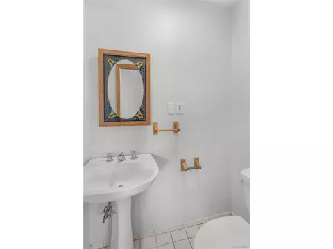 Bath - 4617 Gordon Dr, Boulder, CO 80305 photo 2 of 4