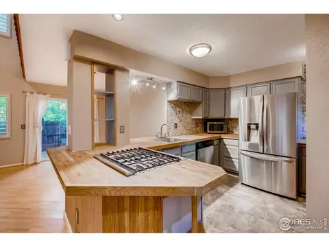 6140 Habitat Dr, Boulder, CO 80301 photo 2