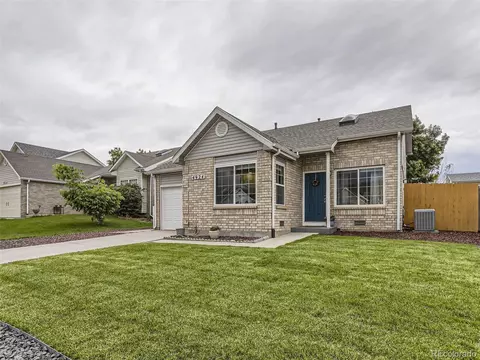 4924 Eagle St, Denver, CO 80239 photo 2
