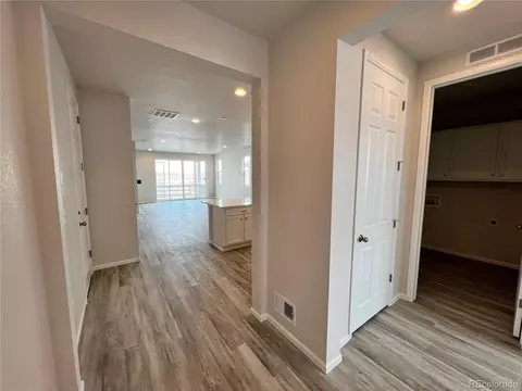 27656 E Byers Pl, Aurora, CO 80018 photo 2