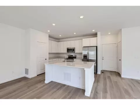 6770 Juniper Dr, Thornton, CO 80602 photo 2