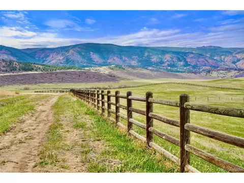 1 S Perry Park Rd, Larkspur, CO 80118