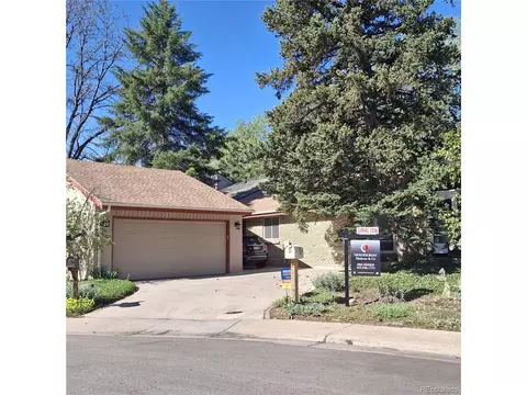 2884 S Oakland Cir, Aurora, CO 80014