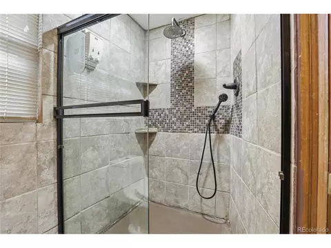 Bath - 3076 Nelson Ct, Lakewood, CO 80215 photo 4 of 5