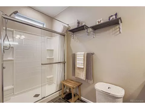 Bath - 27227 E Maple Ave, Aurora, CO 80018 photo 2 of 5