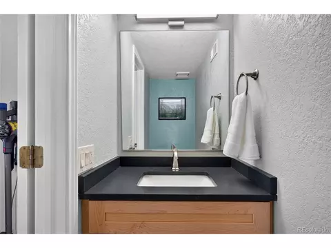 Bath - 5546 Lone Eagle Ct, Boulder, CO 80301 photo 1 of 5