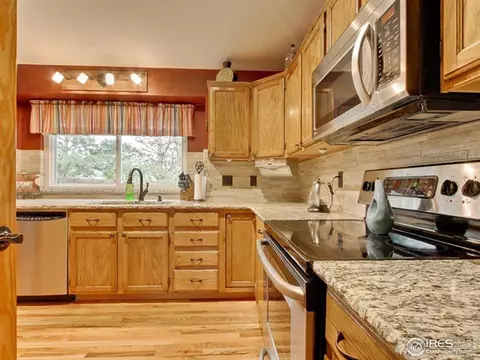 2433 Mapleton Cir, Longmont, CO 80503 photo 9