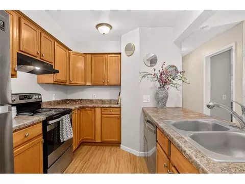Kitchen - 14652 E 2nd Ave #D-103, Aurora, CO 80011 photo 3 of 4