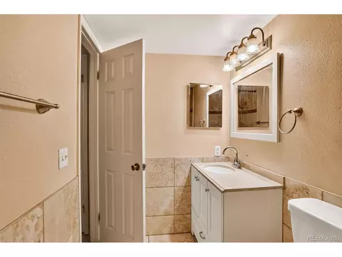 Bath - 14652 E 2nd Ave #D-103, Aurora, CO 80011 photo 2 of 3