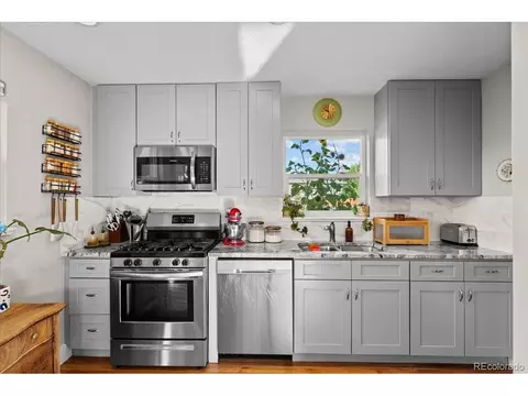 Kitchen - 5194 E 33rd Ave, Denver, CO 80207 photo 2 of 3