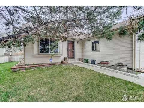 4760 Eagle St, Denver, CO 80239 photo 2
