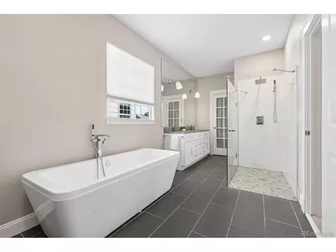 Bath - 7898 E 25th Ave, Denver, CO 80238 photo 2 of 5