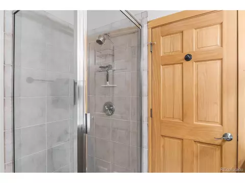 Bath - 124 Yarrow Ln, Dillon, CO 80435 photo 9 of 11