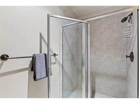 Bath - 124 Yarrow Ln, Dillon, CO 80435 photo 5 of 11
