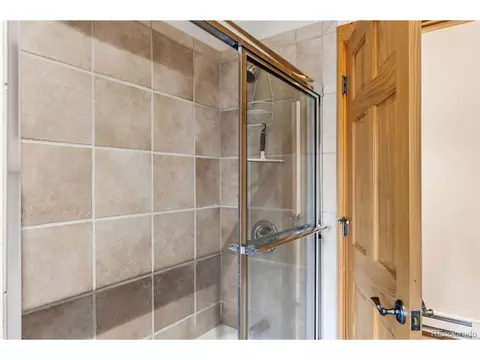 Bath - 124 Yarrow Ln, Dillon, CO 80435 photo 7 of 11