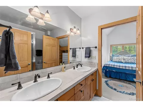 Bath - 124 Yarrow Ln, Dillon, CO 80435 photo 10 of 11
