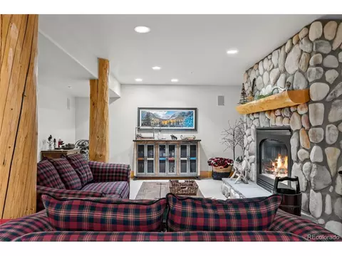 Living - 124 Yarrow Ln, Dillon, CO 80435 photo 5 of 6