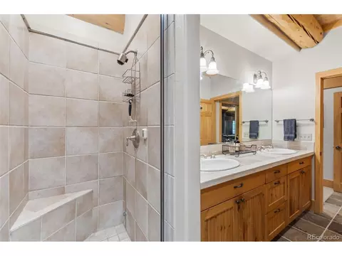 Bath - 124 Yarrow Ln, Dillon, CO 80435 photo 2 of 11