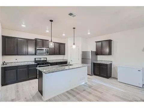 335 Maple St, Bennett, CO 80102 photo 10