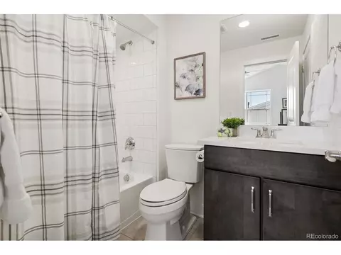 Bath - 22185 E Bailey Pl, Aurora, CO 80016 photo 2 of 3