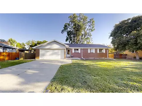 820 Cottonwood Ave, Centennial, CO 80121