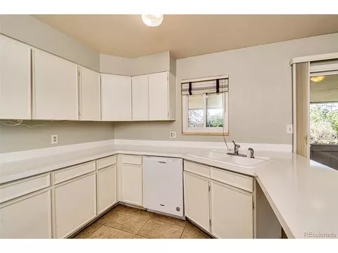 Kitchen - 13105 E 5th Ave, Aurora, CO 80011 photo 4 of 4