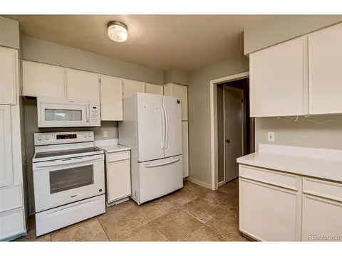 Kitchen - 13105 E 5th Ave, Aurora, CO 80011 photo 3 of 4