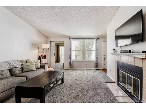 6705 S Field St #827, Littleton, CO 80128