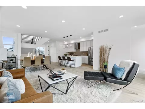 Undisclosed, Englewood, CO 80110