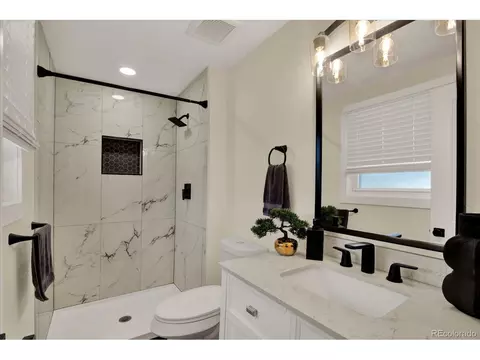 Bath - 4074 S Willow Way, Denver, CO 80237 photo 2 of 4