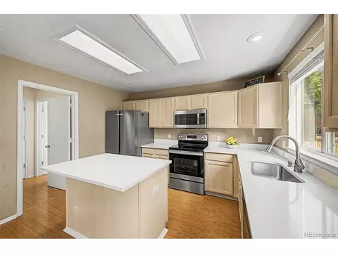 Kitchen - 19584 E Ithaca Pl, Aurora, CO 80013 photo 3 of 5