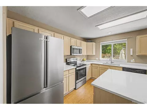 Kitchen - 19584 E Ithaca Pl, Aurora, CO 80013 photo 4 of 5