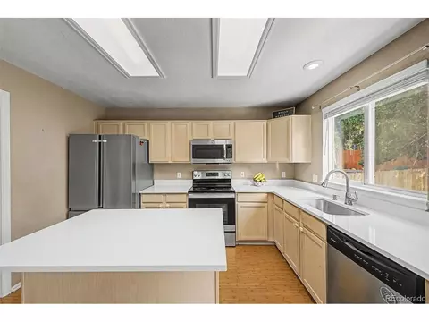 Kitchen - 19584 E Ithaca Pl, Aurora, CO 80013 photo 2 of 5