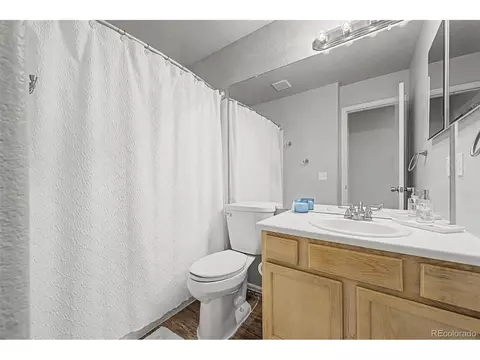 Bath - 19584 E Ithaca Pl, Aurora, CO 80013 photo 6 of 7