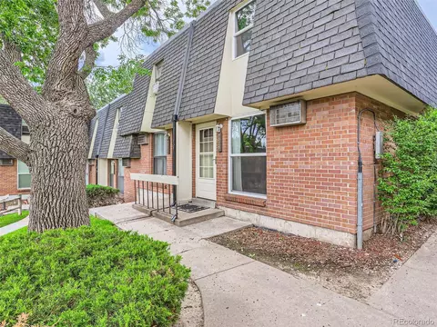 5829 S Pearl St, Centennial, CO 80121